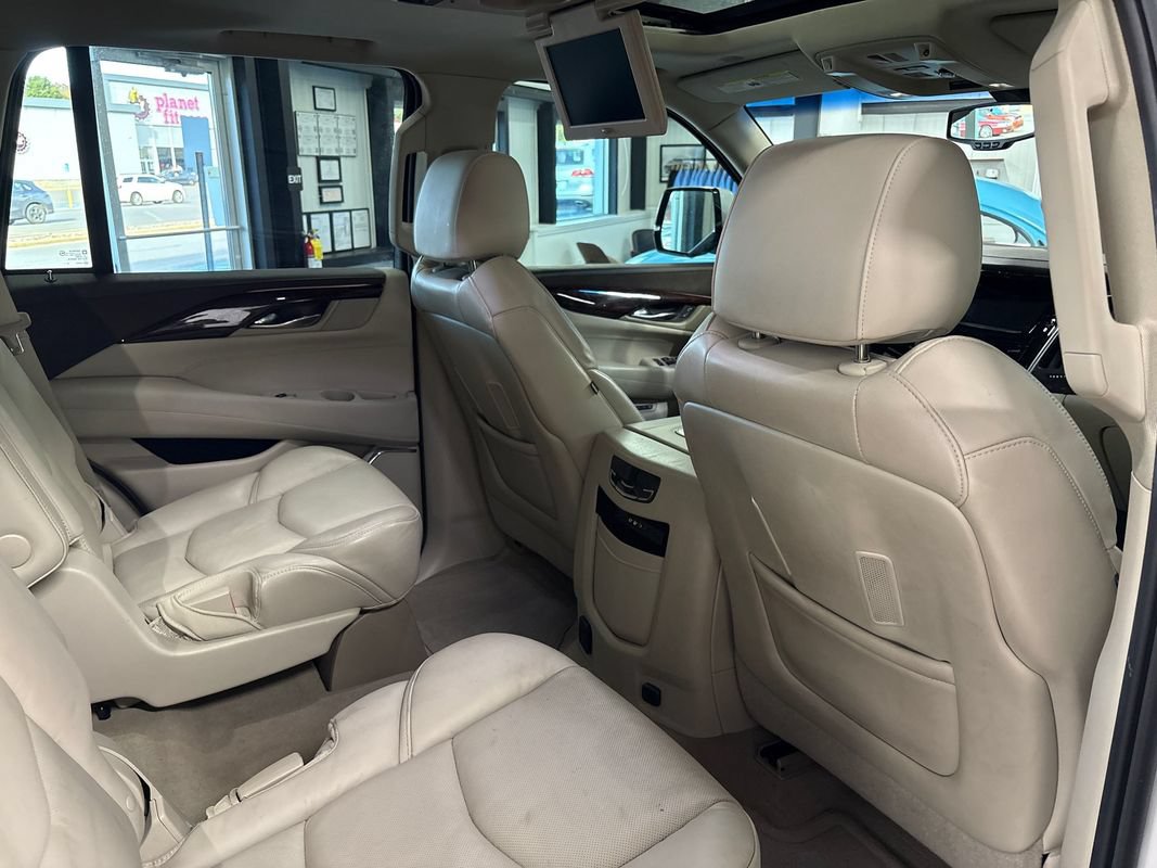 Used 2016 Cadillac Escalade Premium AWD/4WD image 32
