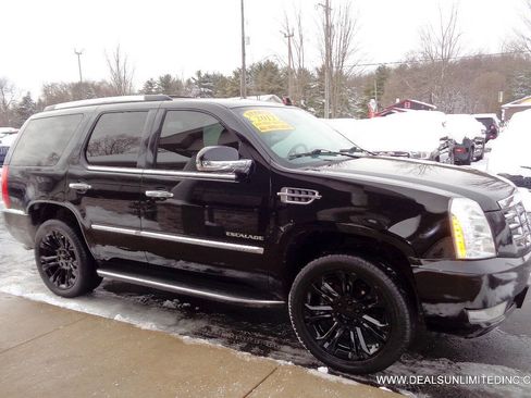 Used 2012 Cadillac Escalade Luxury image 2