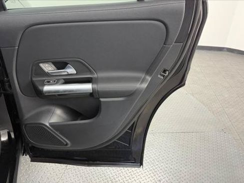 Used 2025 Mercedes-Benz GLA 250 image 21