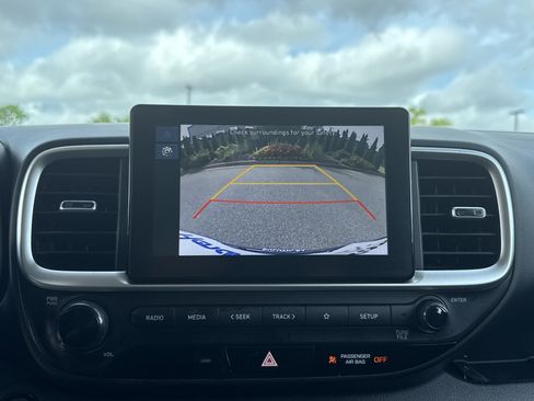 Used 2024 Hyundai Venue SEL FWD image 23