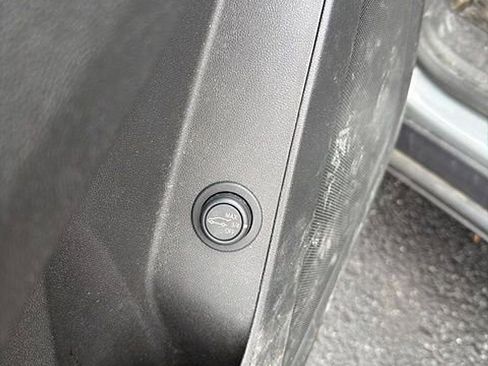 Used 2023 Chevrolet Equinox LT image 24