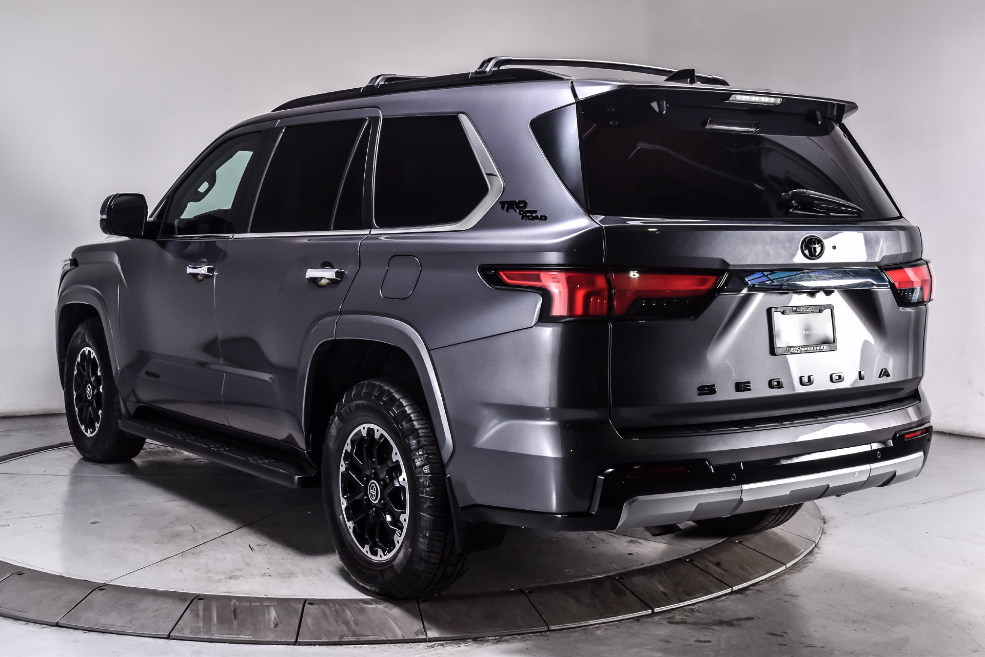 Used 2023 Toyota Sequoia Limited w/ TRD Off-Road Package AWD/4WD image 4