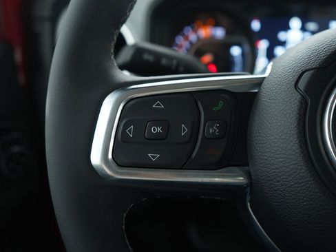 Used 2025 Jeep Wrangler Sahara image 26