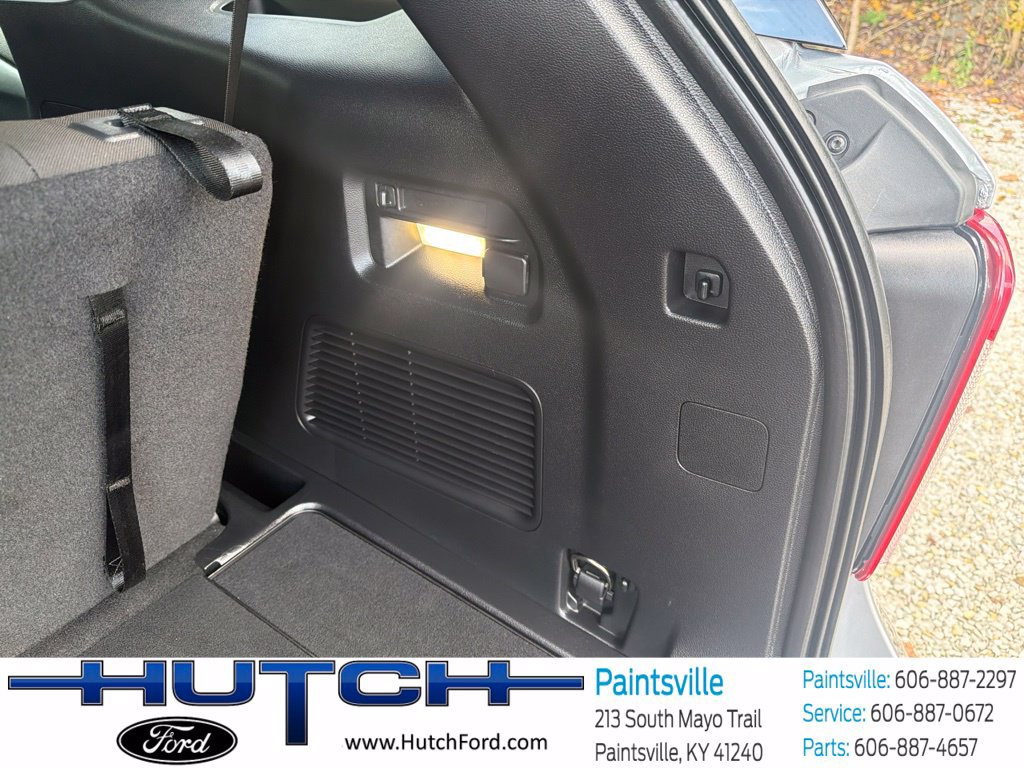 Used 2023 Ford Explorer XLT AWD/4WD image 10