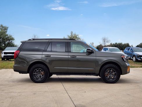 Used 2025 Ford Expedition Tremor AWD/4WD image 2