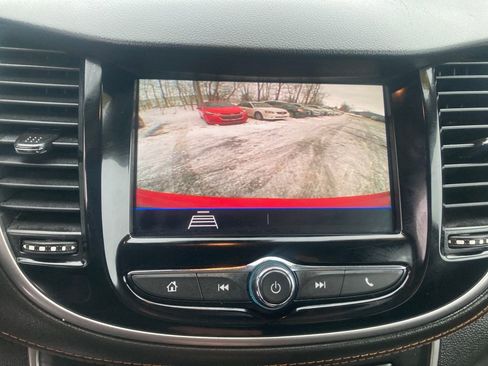 Used 2020 Chevrolet Trax LT w/ LT Convenience Package image 23