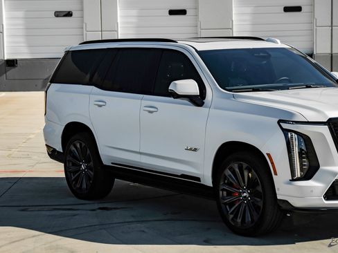 Used 2025 Cadillac Escalade V image 21