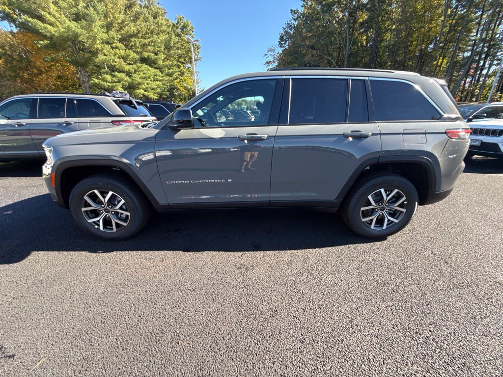 New 2027 Jeep Grand Cherokee Laredo X AWD/4WD image 2