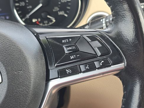 Used 2018 Nissan Rogue SV FWD image 9