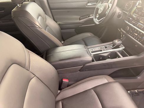 Certified 2025 Nissan Pathfinder SL FWD image 11