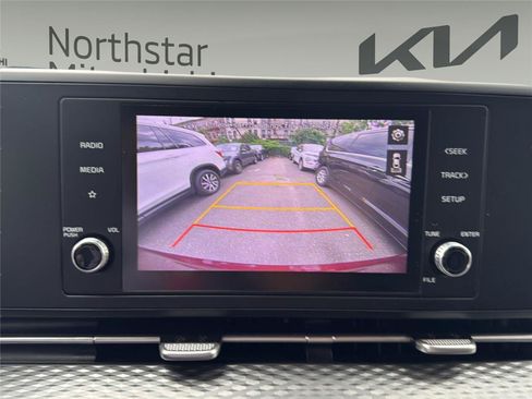 Used 2022 Kia Carnival LX FWD image 30