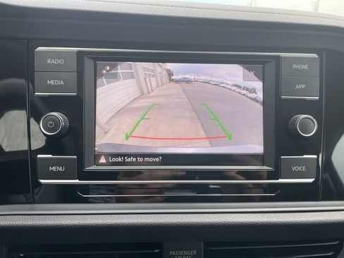 Used 2024 Volkswagen Jetta SE FWD image 17
