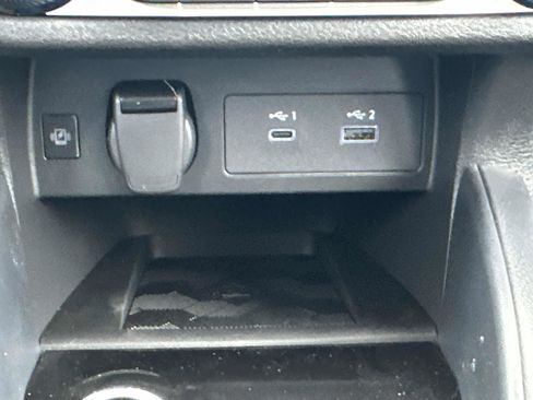 New 2025 Nissan Versa SR w/ Trunk Package image 37