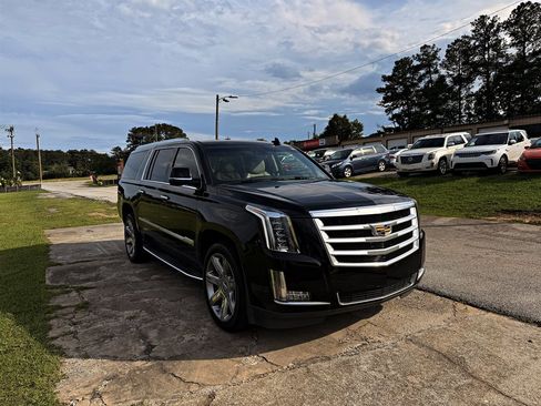 Used 2019 Cadillac Escalade ESV Luxury RWD image 3