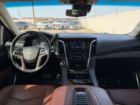 Used 2018 Cadillac Escalade Premium Luxury image 11