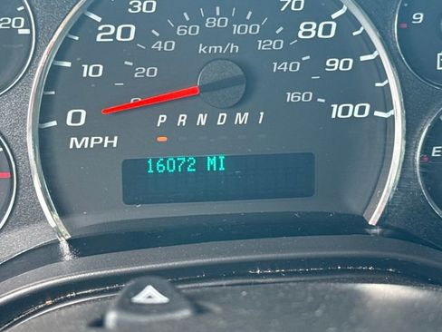 Used 2025 Chevrolet Express 2500 w/ Driver Convenience Package RWD image 19