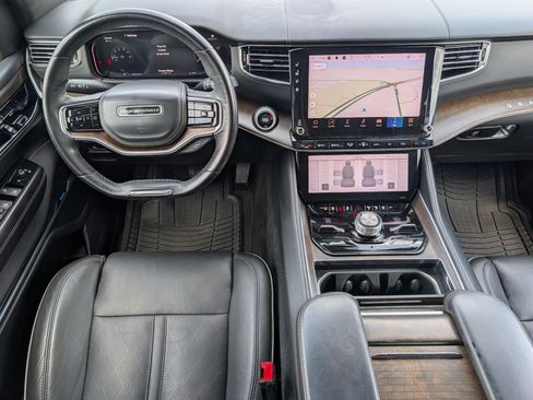 Used 2023 Jeep Grand Wagoneer Series II AWD/4WD image 6