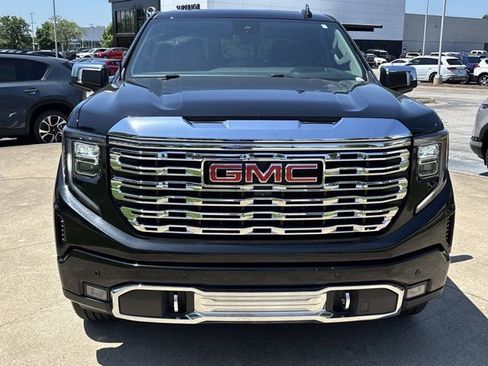 Used 2023 GMC Sierra 1500 Denali w/ Denali Reserve Package AWD/4WD image 11