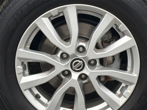 Used 2019 Nissan Rogue SV image 6