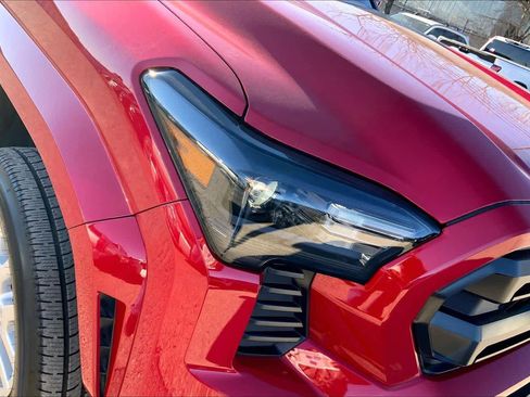 Used 2025 Toyota Tacoma SR5 image 27