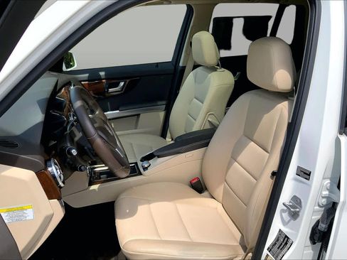 Used 2013 Mercedes-Benz GLK 350 4MATIC image 9