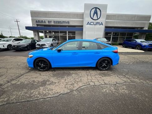 Used 2025 Honda Civic Sport image 3