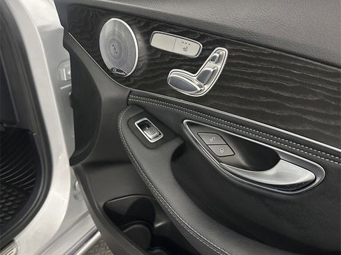 Used 2015 Mercedes-Benz C 300 4MATIC Sedan image 34