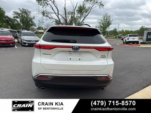 Used 2022 Toyota Venza XLE AWD/4WD image 9