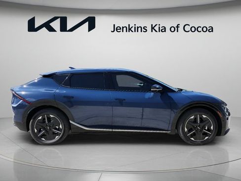 New 2026 Kia EV6 Wind RWD image 2