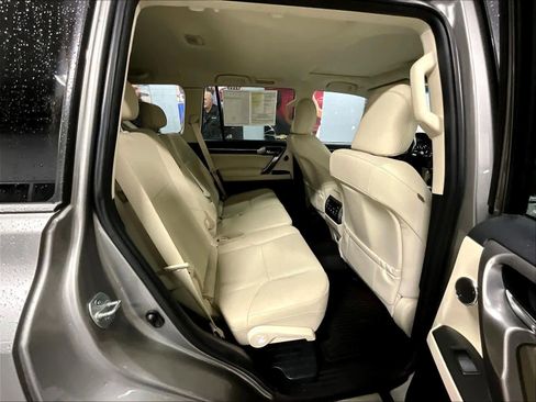 Used 2022 Lexus GX 460 Premium image 16