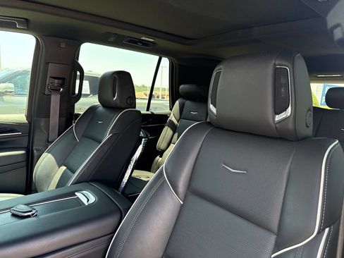 Used 2022 Cadillac Escalade Sport RWD image 20