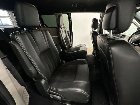 Used 2020 Dodge Grand Caravan SXT image 22