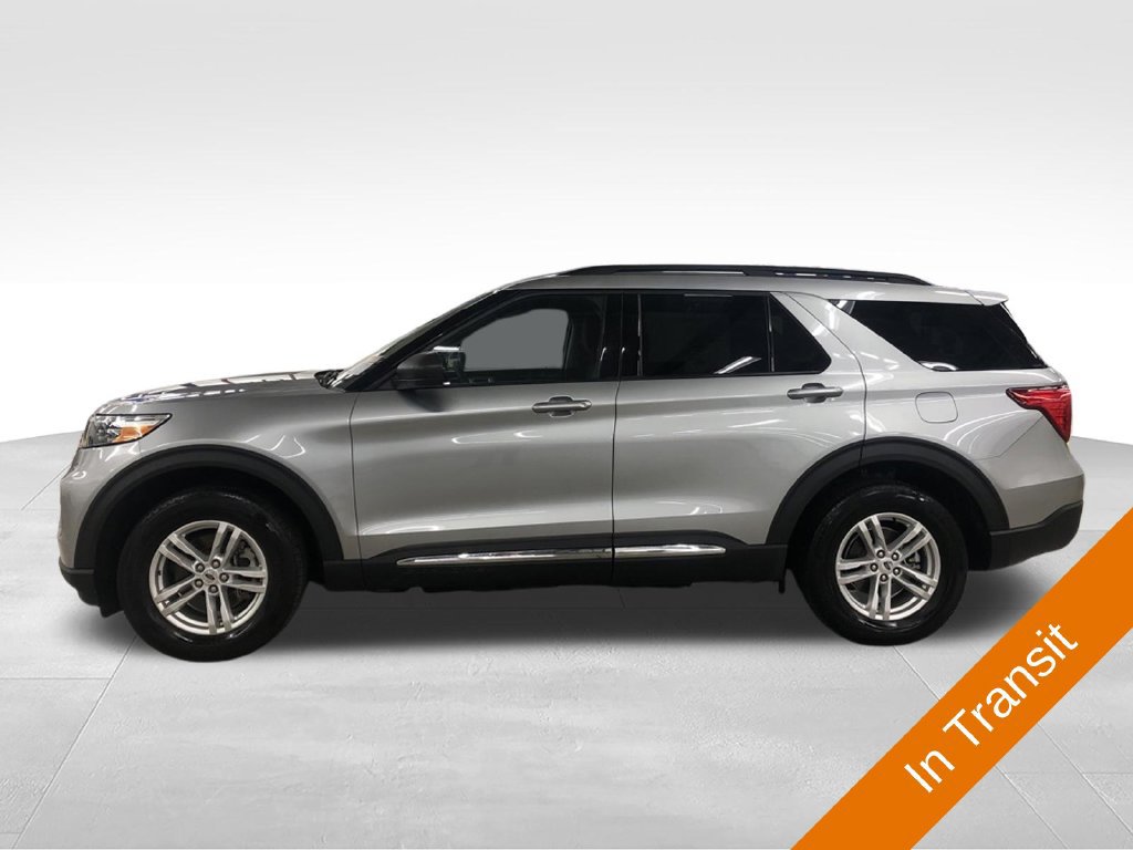 Used 2024 Ford Explorer XLT AWD/4WD image 3