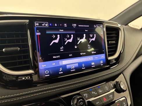 Used 2025 Chrysler Pacifica Select FWD image 26