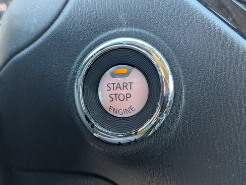 Used 2014 Nissan Pathfinder S FWD image 16
