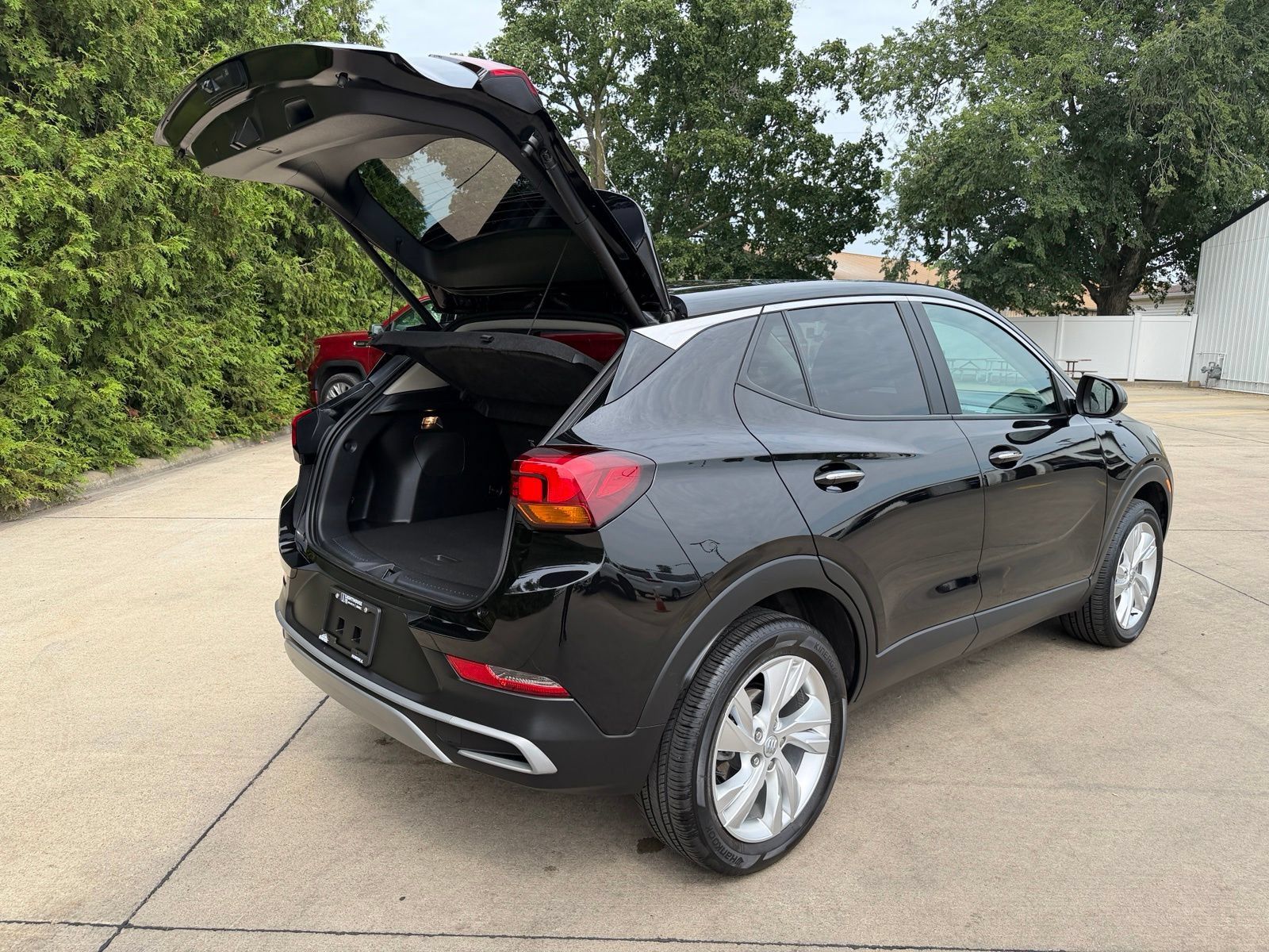 Used 2024 Buick Encore GX Preferred w/ Comfort Package AWD/4WD image 32