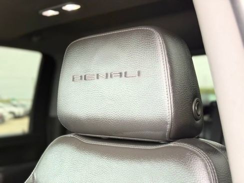 Used 2021 GMC Sierra 2500 Denali w/ Denali Black Diamond Edition AWD/4WD image 15