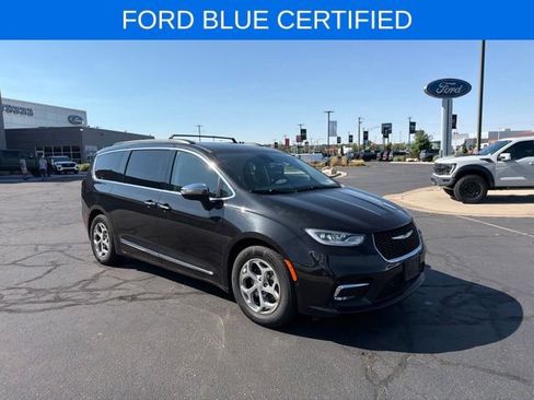 Used 2022 Chrysler Pacifica Limited FWD image 2