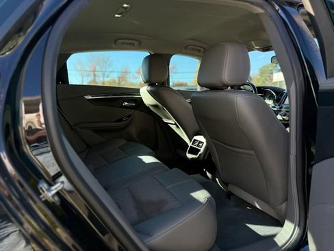 Used 2015 Chevrolet Impala LT FWD image 13