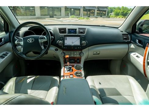 Used 2012 Toyota Highlander Limited w/ Tow Pkg FWD image 18