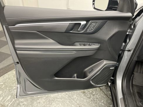 Certified 2025 Buick Enclave Sport Touring w/ Super Cruise Package image 7