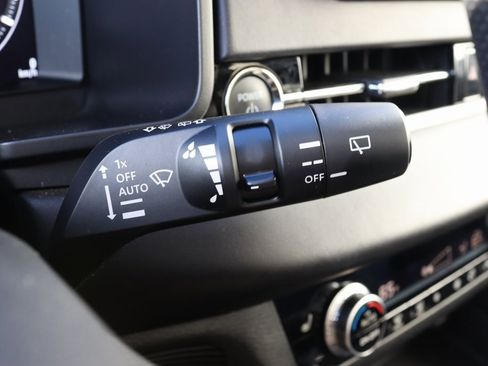 Used 2024 Mitsubishi Outlander 4WD Plug-In Hybrid image 25