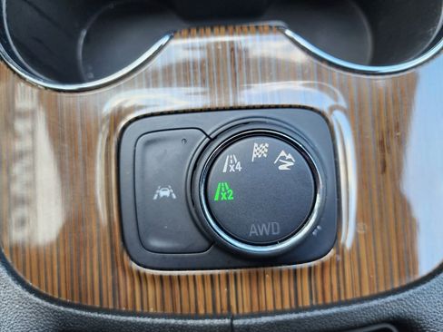 Used 2023 GMC Acadia SLE image 39