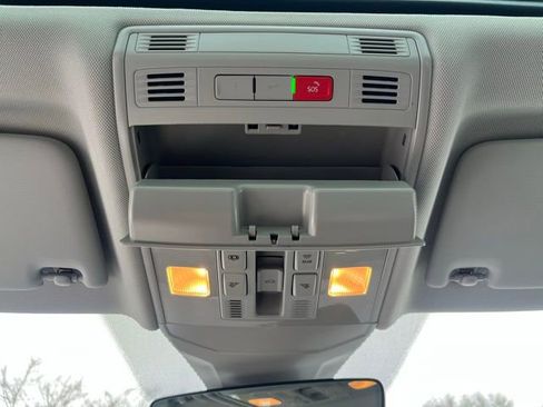 Certified 2025 Volkswagen Jetta SEL image 39