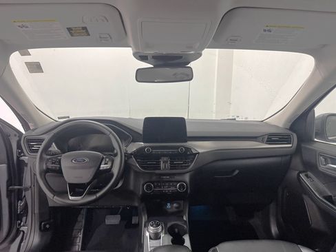Used 2022 Ford Escape Titanium AWD/4WD image 2