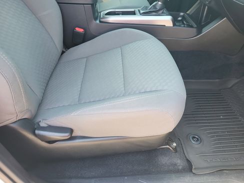 Used 2021 Toyota Tacoma SR5 RWD image 16