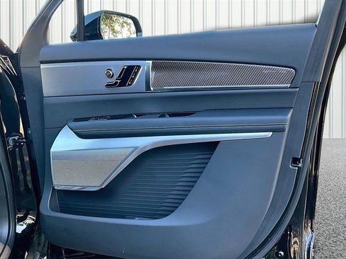 Used 2026 Cadillac Vistiq Sport image 18