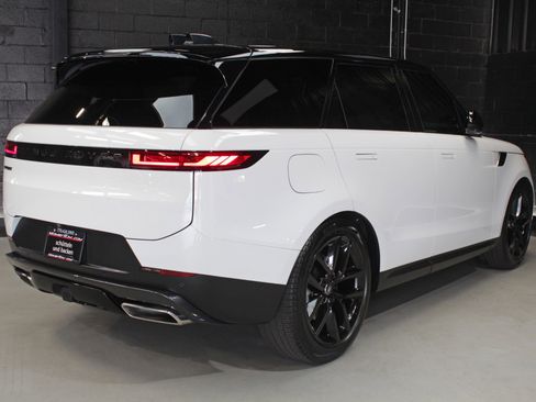 Used 2025 Land Rover Range Rover Sport SE AWD/4WD image 14