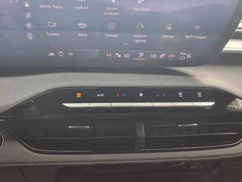 Used 2025 Buick Enclave Preferred w/ Power Package image 14