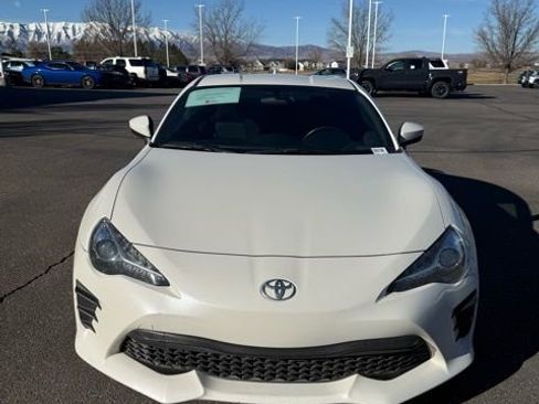 Used 2017 Toyota 86 image 3